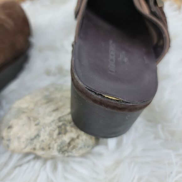 Dockers brown suede adjustable strap clogs - Picture 3 of 11